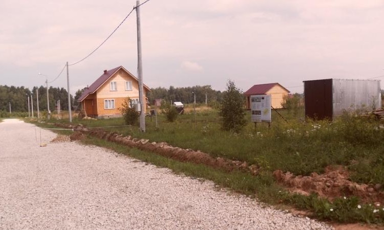 У озера